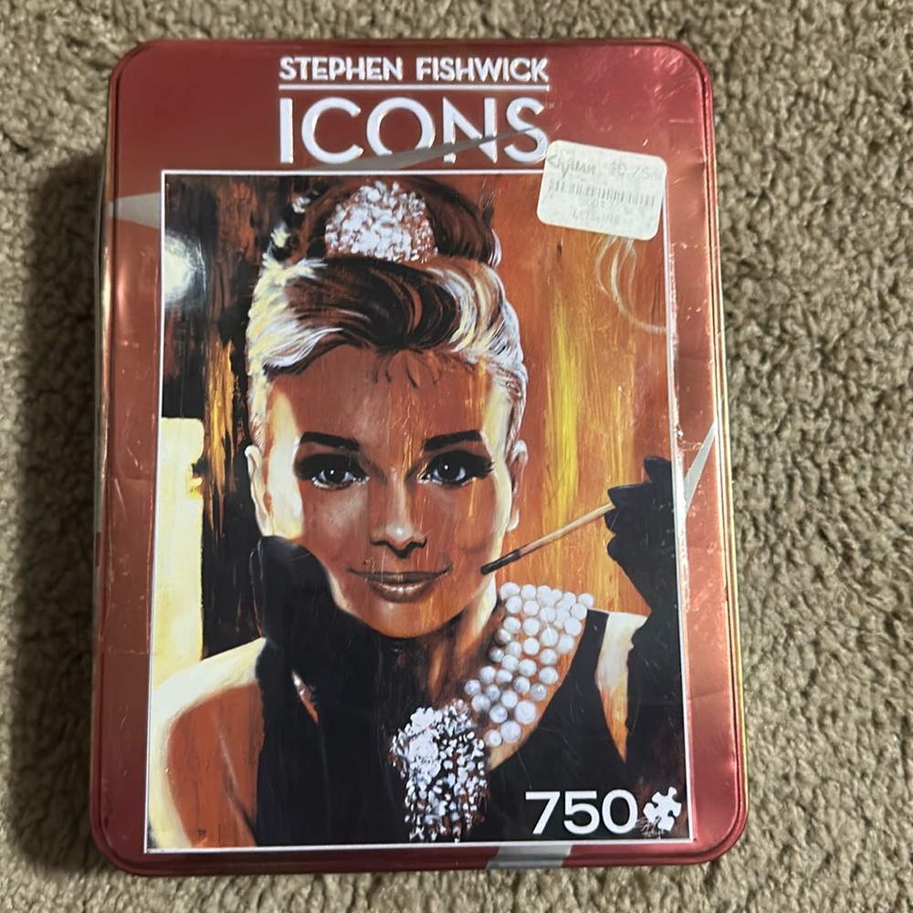 NIB Audrey Hepburn 750 piece Icon Puzzle by Stephen Fishwick in collectible Tin